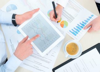 Mercado de ações fecha ano com alta de quase 40% e investimento continua sendo indicado para 2017