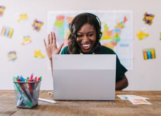 Descubra como ganhar dinheiro como professor online