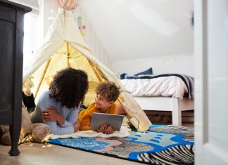 Saiba como falar de finanças de forma natural com os seus filhos