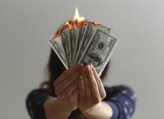 Saiba quais os 7 piores hábitos financeiros para se ter no próximo ano