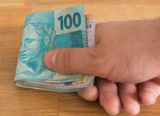 Descubra como ganhar dinheiro vendendo coisas baratas com essas 5 opções