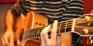 aplicativos para tocar violão em casa