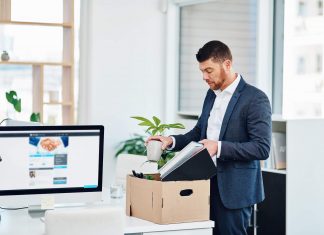 Como se comportar ao ser demitido? Aprenda o jeito mais ético Como se comportar ao ser demitido